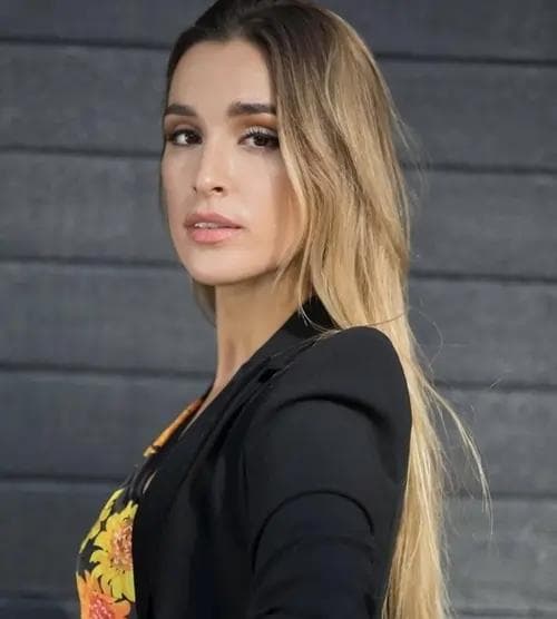 Ines Cabral Almeida, Movingto team member