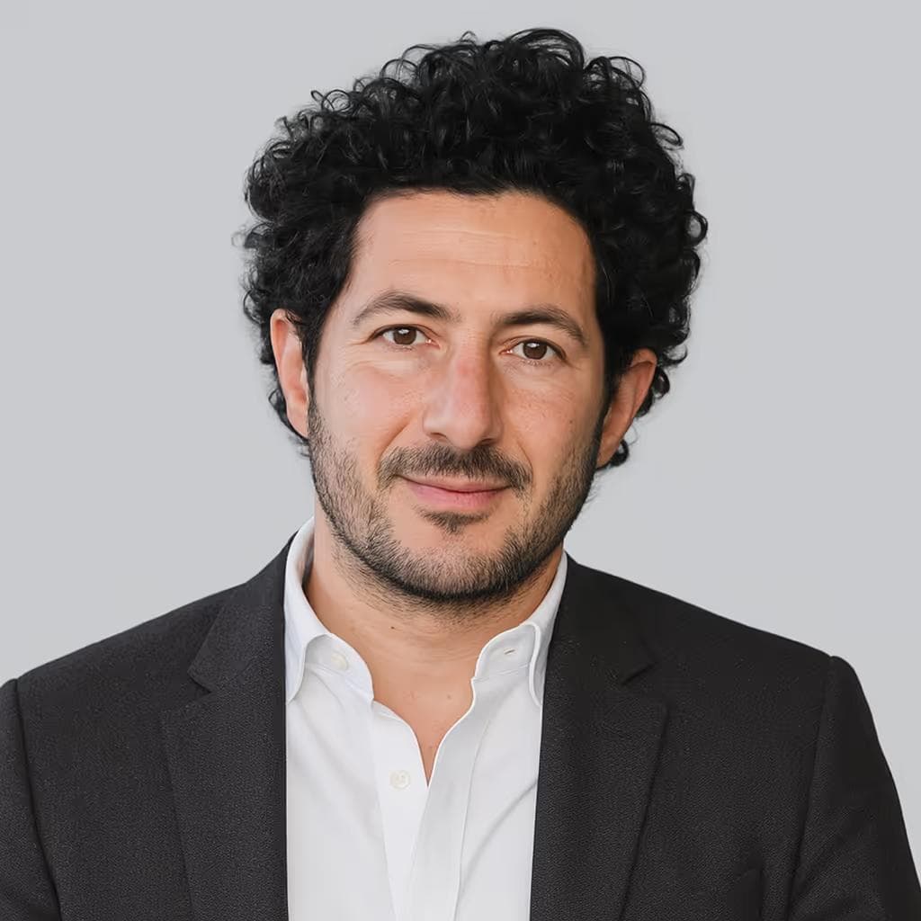 Omar Massimo Hegazi, Movingto team member